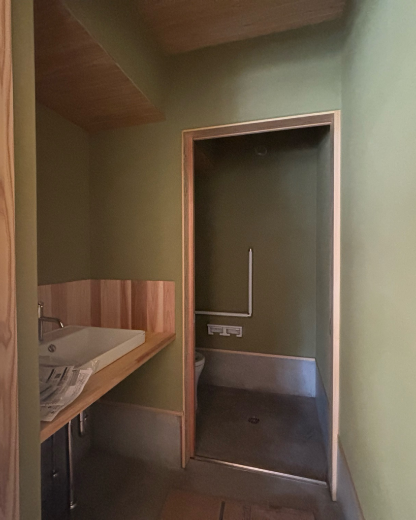 おしゃれに仕上がったトイレと洗面