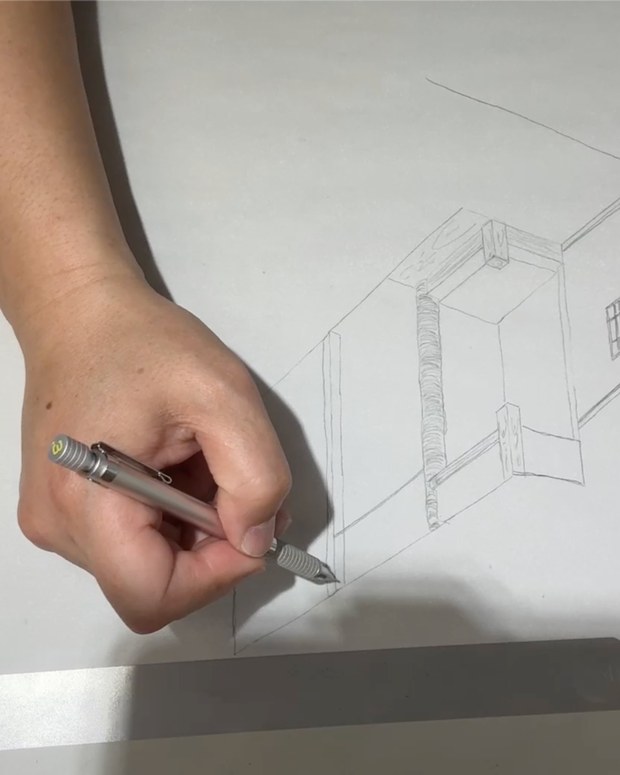 建物のパースを手で描き起こす手元